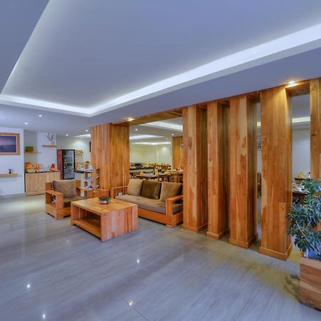 Hotel Aabas Pokhara By Barahi Hospitality Exterior foto
